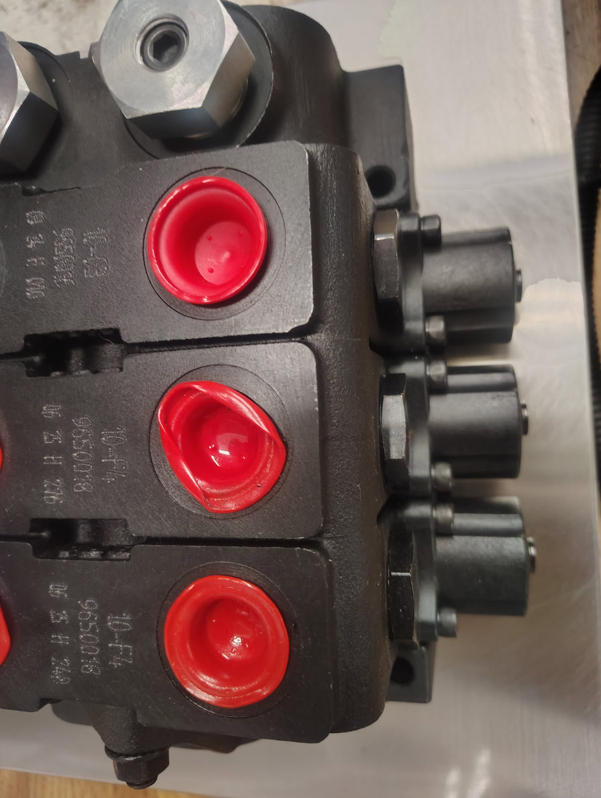 3 BANK MANUAL HYDRAULIC CONTROL VALVE | FHV-005 | 4500083 |