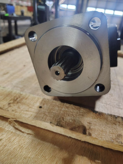 P330 Tandem Hydraulic Pump CW | KT Pacer | 55005562 |
